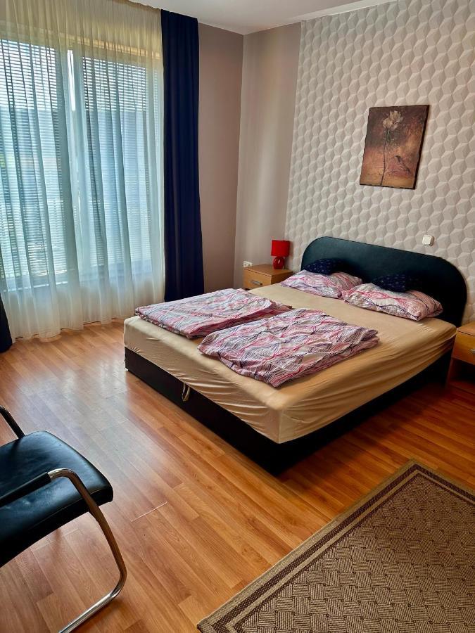 Velvet Motel Hegyeshalom Buitenkant foto