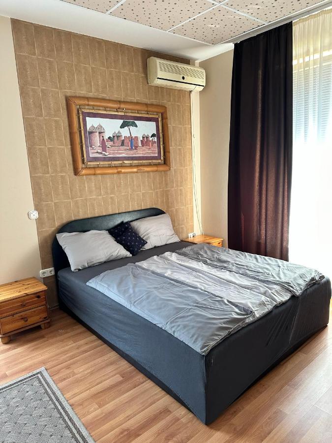 Velvet Motel Hegyeshalom Buitenkant foto