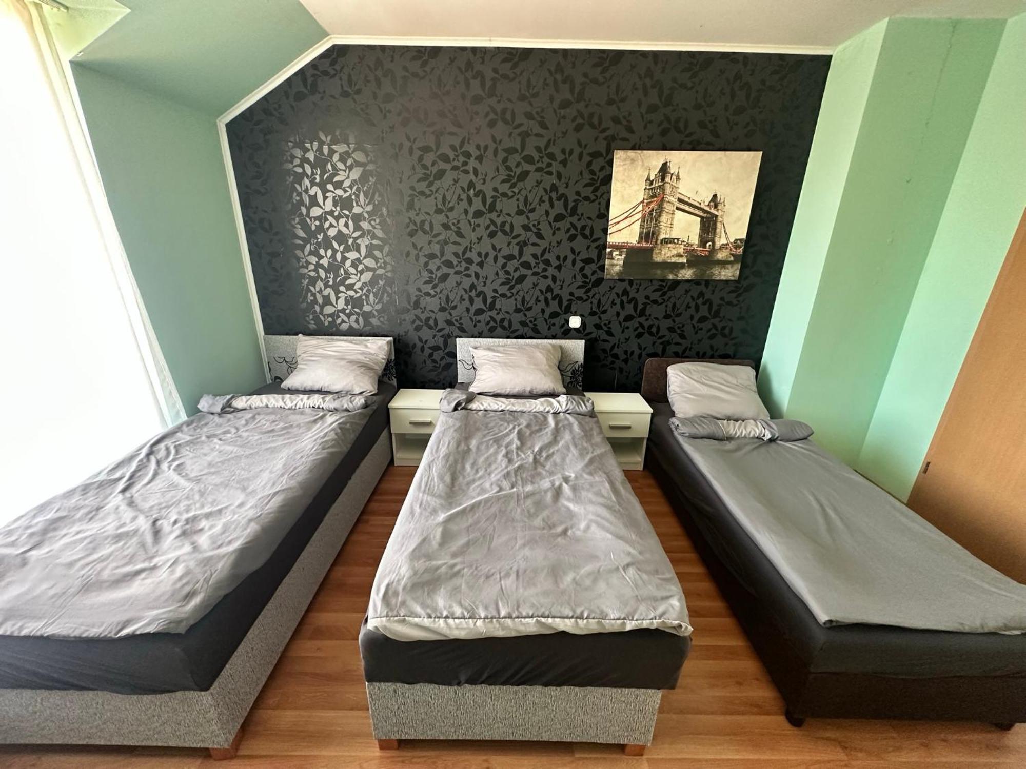 Velvet Motel Hegyeshalom Buitenkant foto