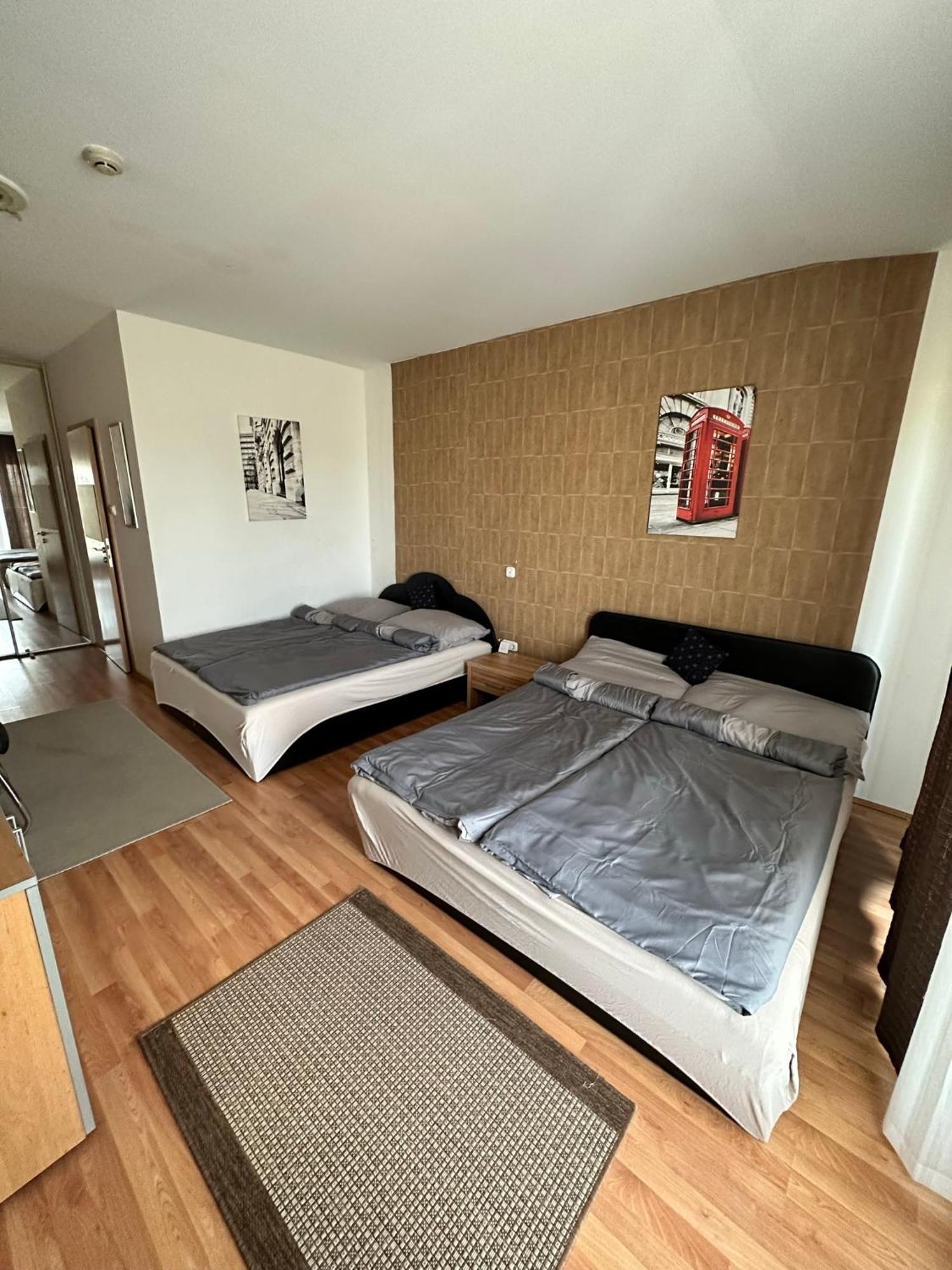 Velvet Motel Hegyeshalom Buitenkant foto