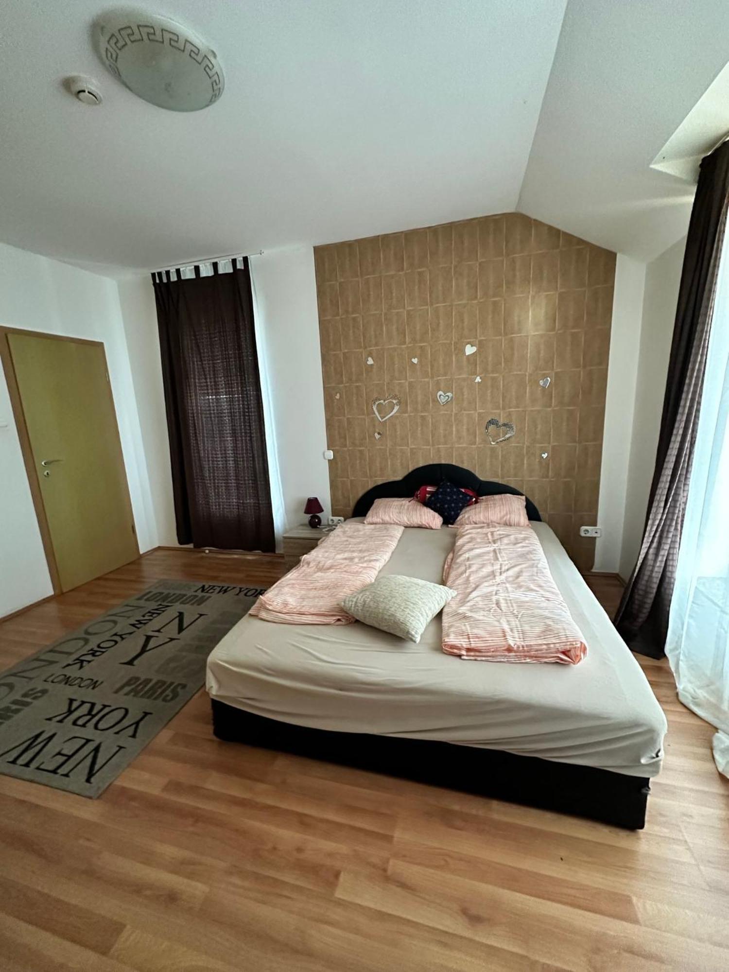 Velvet Motel Hegyeshalom Buitenkant foto