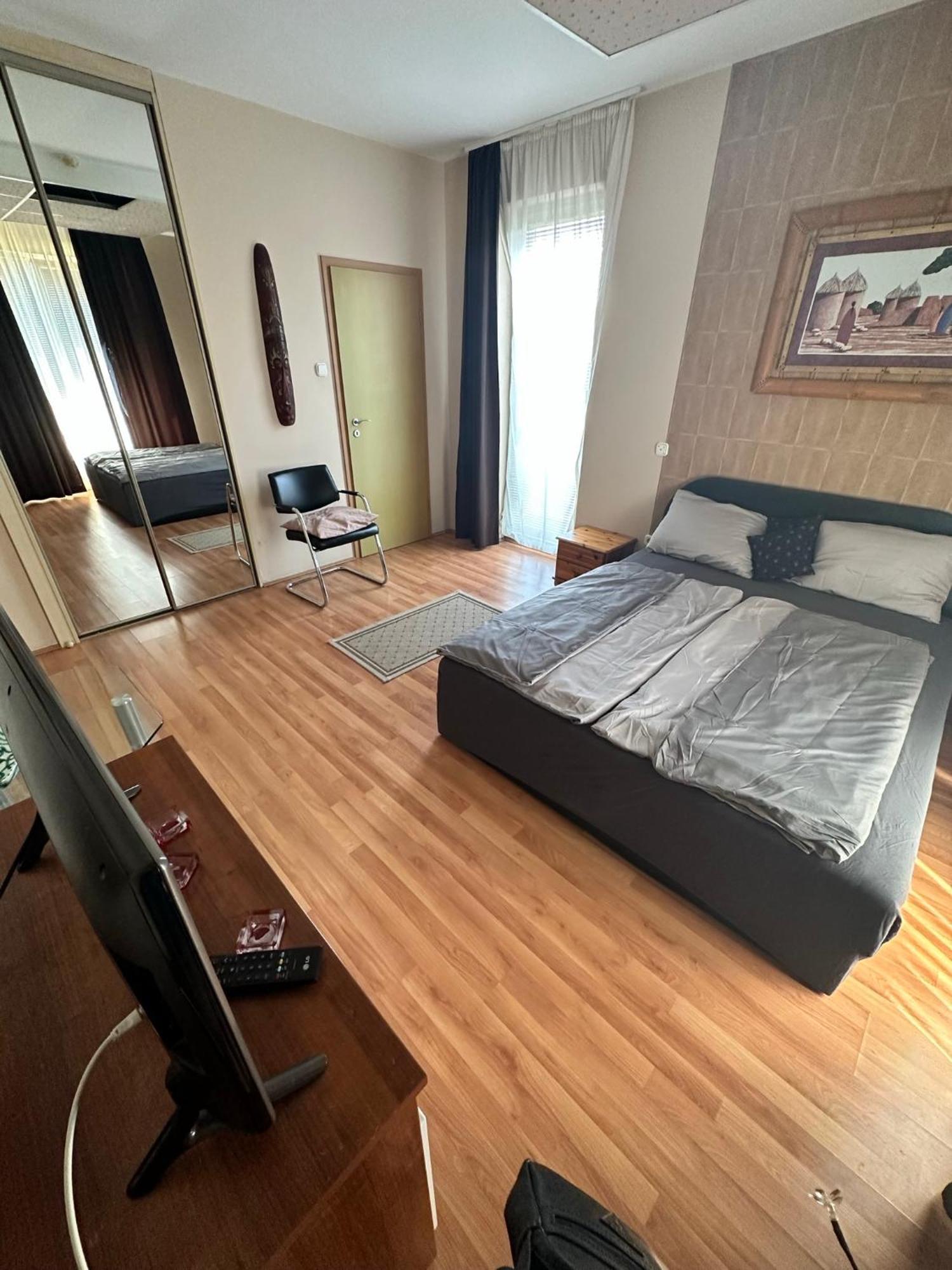 Velvet Motel Hegyeshalom Buitenkant foto