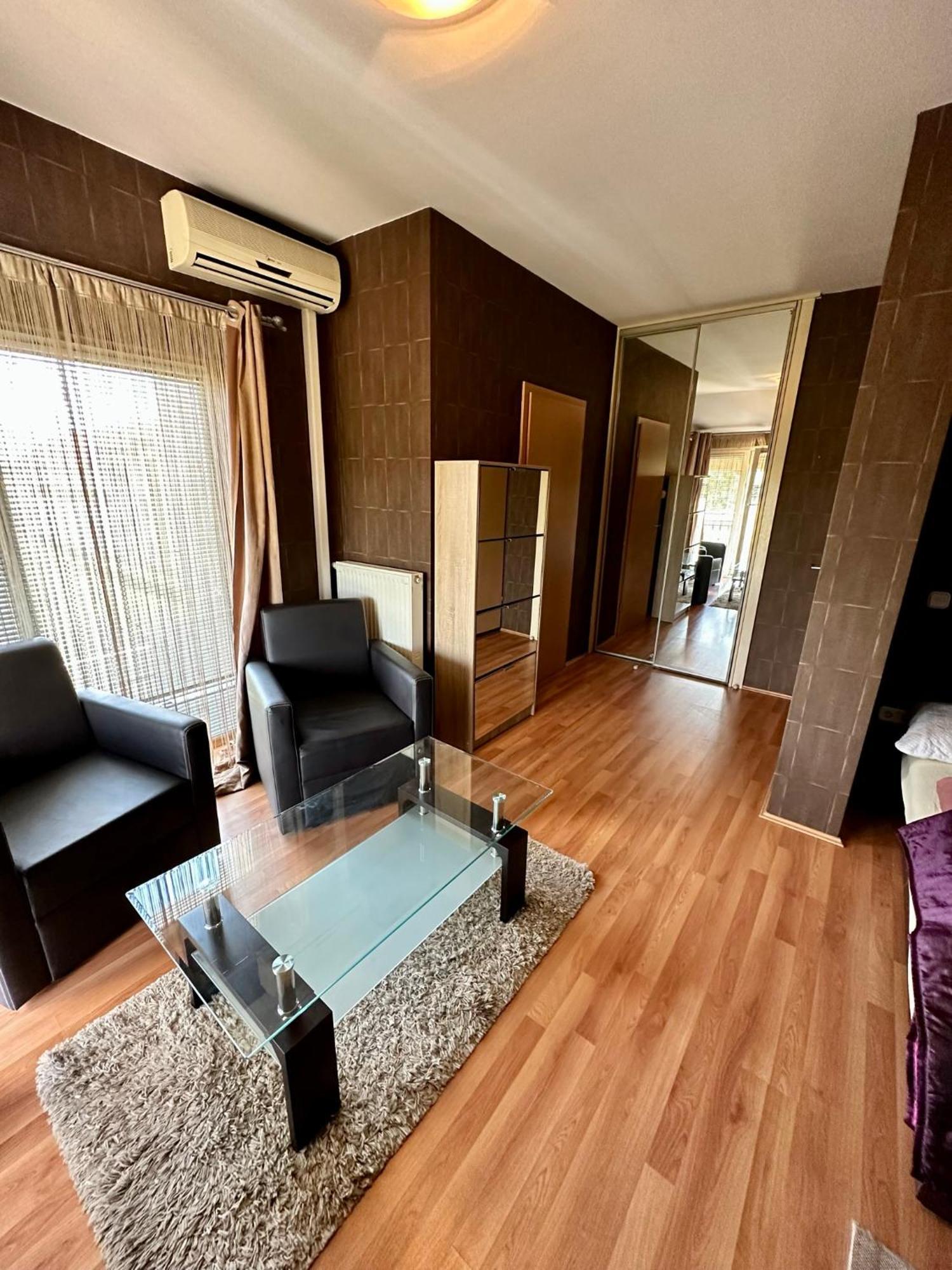 Velvet Motel Hegyeshalom Buitenkant foto
